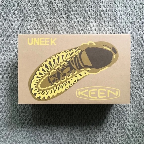 Men's / Unisex KEEN UNEEK SNK Slide On Slippers In Black/Black - Picture 13 of 16